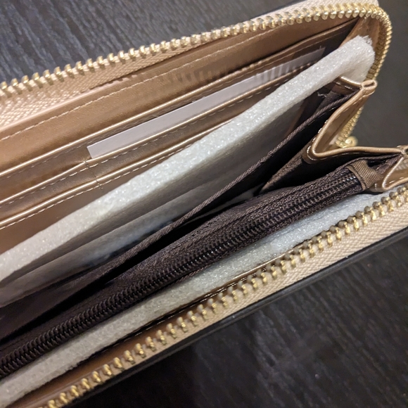 Gold Wristlet with Zipper - Picture 5 of 6